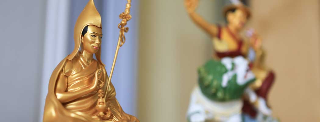 Offrande au guide spirituel Centre de Méditation Kadampa Paris